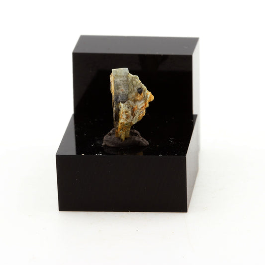 Cyanite Disthène. 2.6 carats. Pizzo Forno, Ticino, Suisse