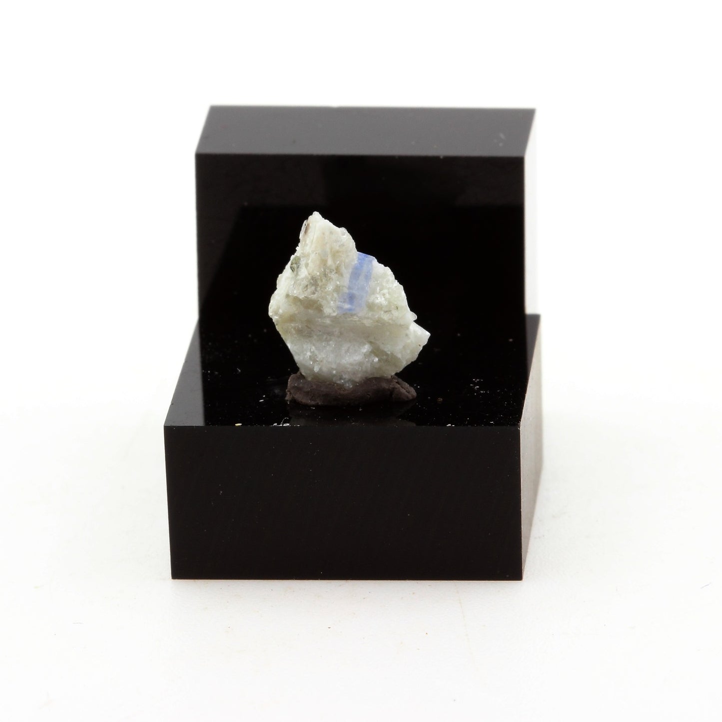 Cyanite Disthène. 2.22 carats. Pizzo Forno, Ticino, Suisse