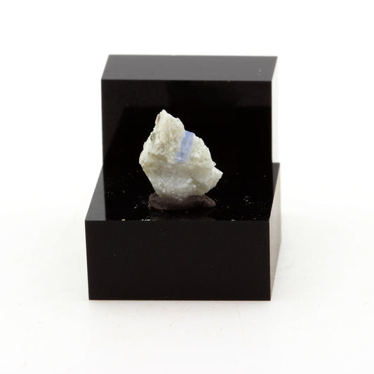 Cyanite Disthène. 2.22 carats. Pizzo Forno, Ticino, Suisse