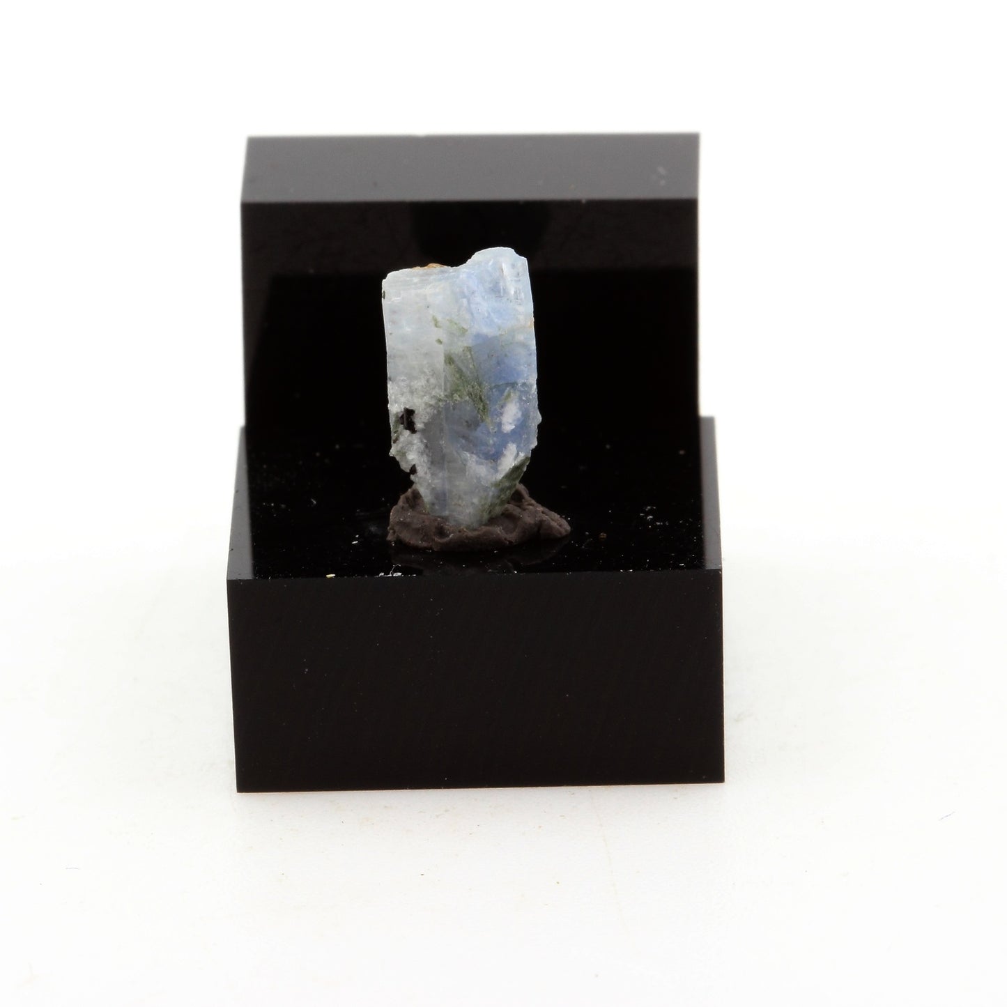 Cyanite Disthène. 2.1 carats. Pizzo Forno, Ticino, Suisse