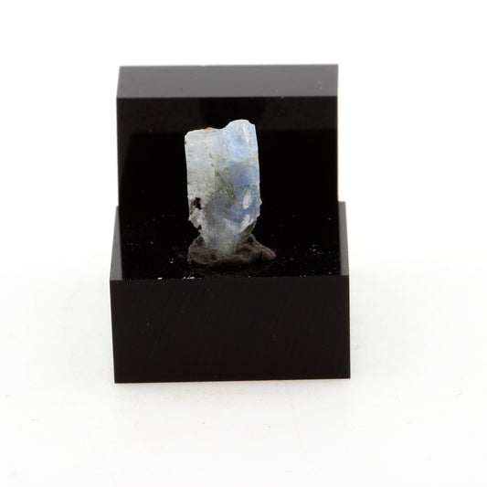 Cyanite Disthène. 2.1 carats. Pizzo Forno, Ticino, Suisse