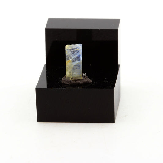 Cyanite Disthène. 1.2 carats. Pizzo Forno, Ticino, Suisse