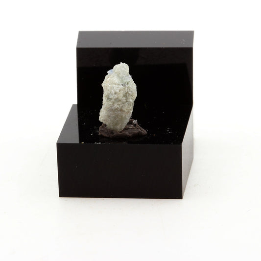 Cyanite Disthène. 1.82 carats. Pizzo Forno, Ticino, Suisse