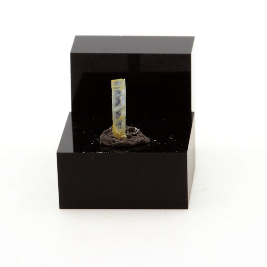 Cyanite Disthène. 0.5 carats. Pizzo Forno, Ticino, Suisse