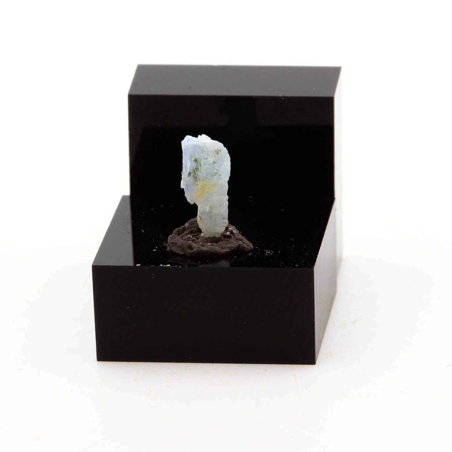 Cyanite Disthène. 0.82 carats. Pizzo Forno, Ticino, Suisse