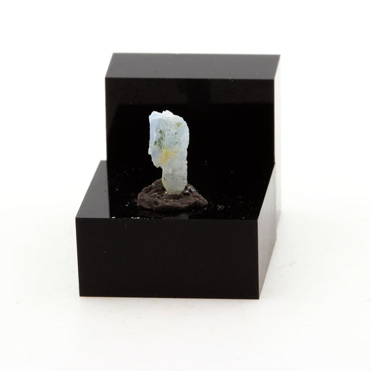 Cyanite Disthène. 0.82 carats. Pizzo Forno, Ticino, Suisse