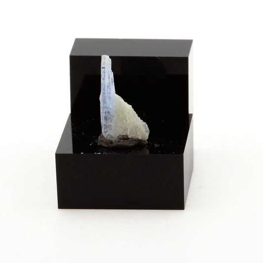 Cyanite Disthène. 0.51 carats. Pizzo Forno, Ticino, Suisse