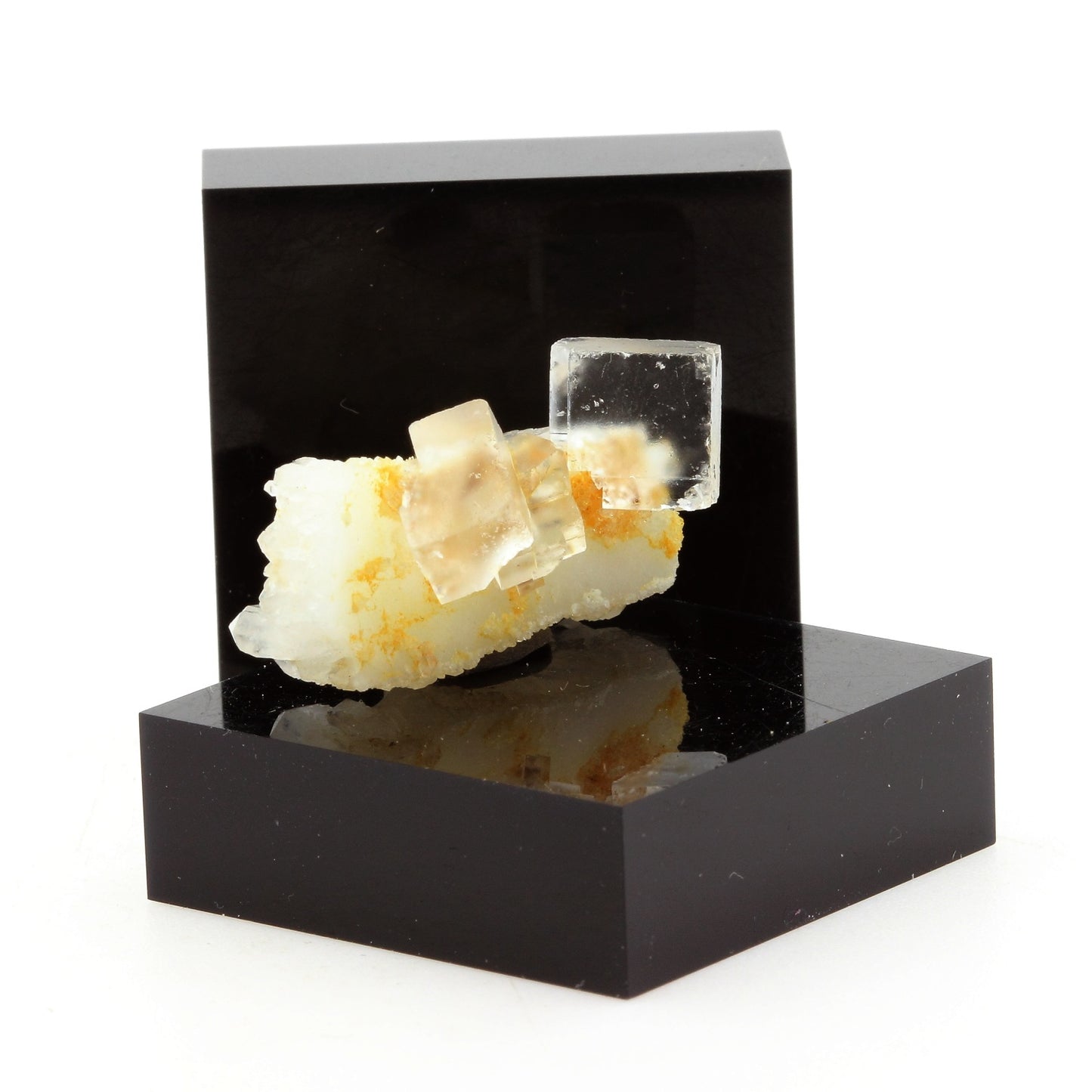 Fluorite + Quartz. 26.7 carats. Pratclaux, Langeac, Haute-Loire, France