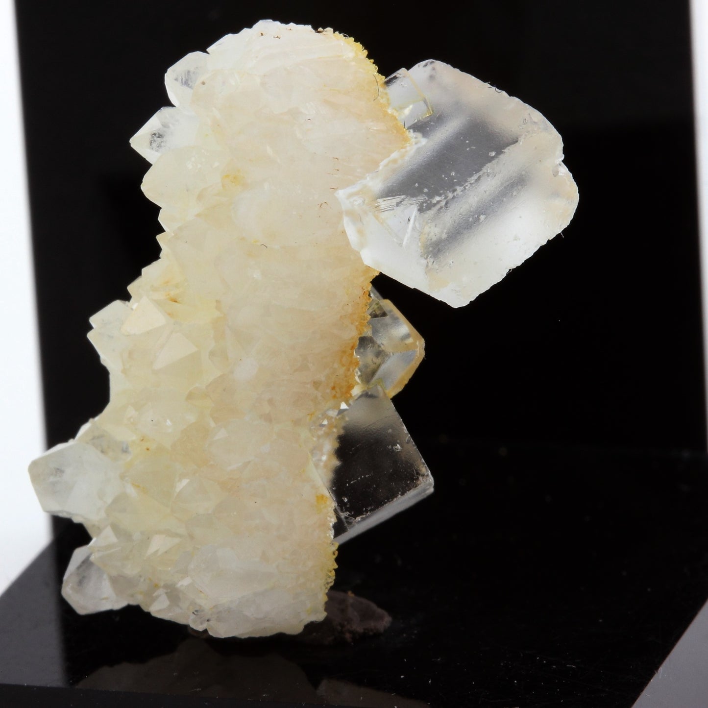Fluorite + Quartz. 26.7 carats. Pratclaux, Langeac, Haute-Loire, France