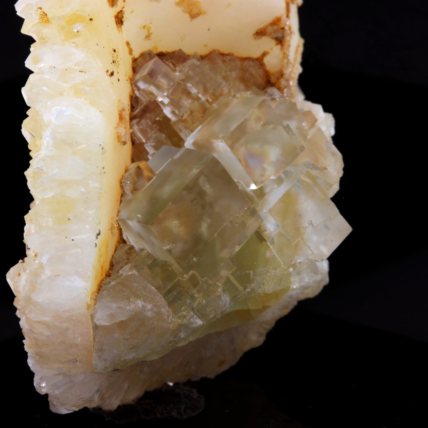 Fluorite + Quartz. 163.5 carats. Pratclaux, Langeac, Haute-Loire, France