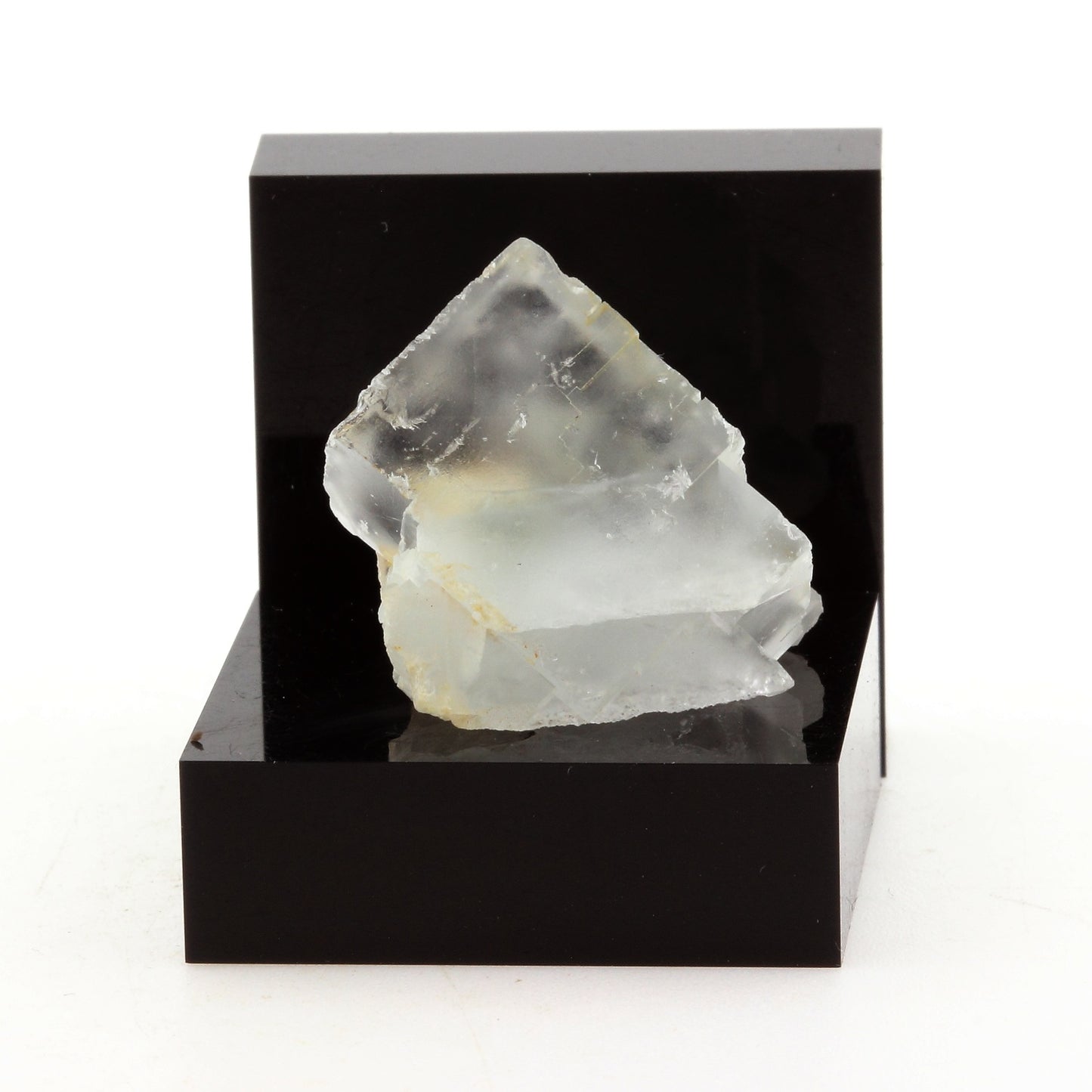 Fluorite. 59.0 carats. Pratclaux, Langeac, Haute-Loire, France