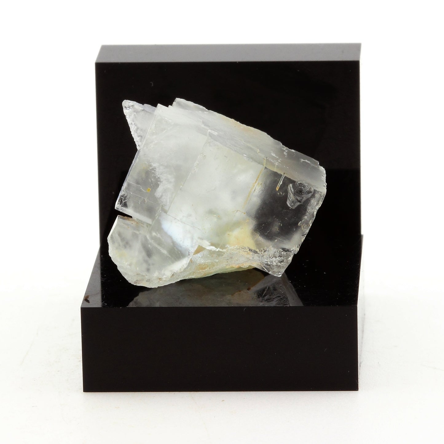 Fluorite. 59.0 carats. Pratclaux, Langeac, Haute-Loire, France