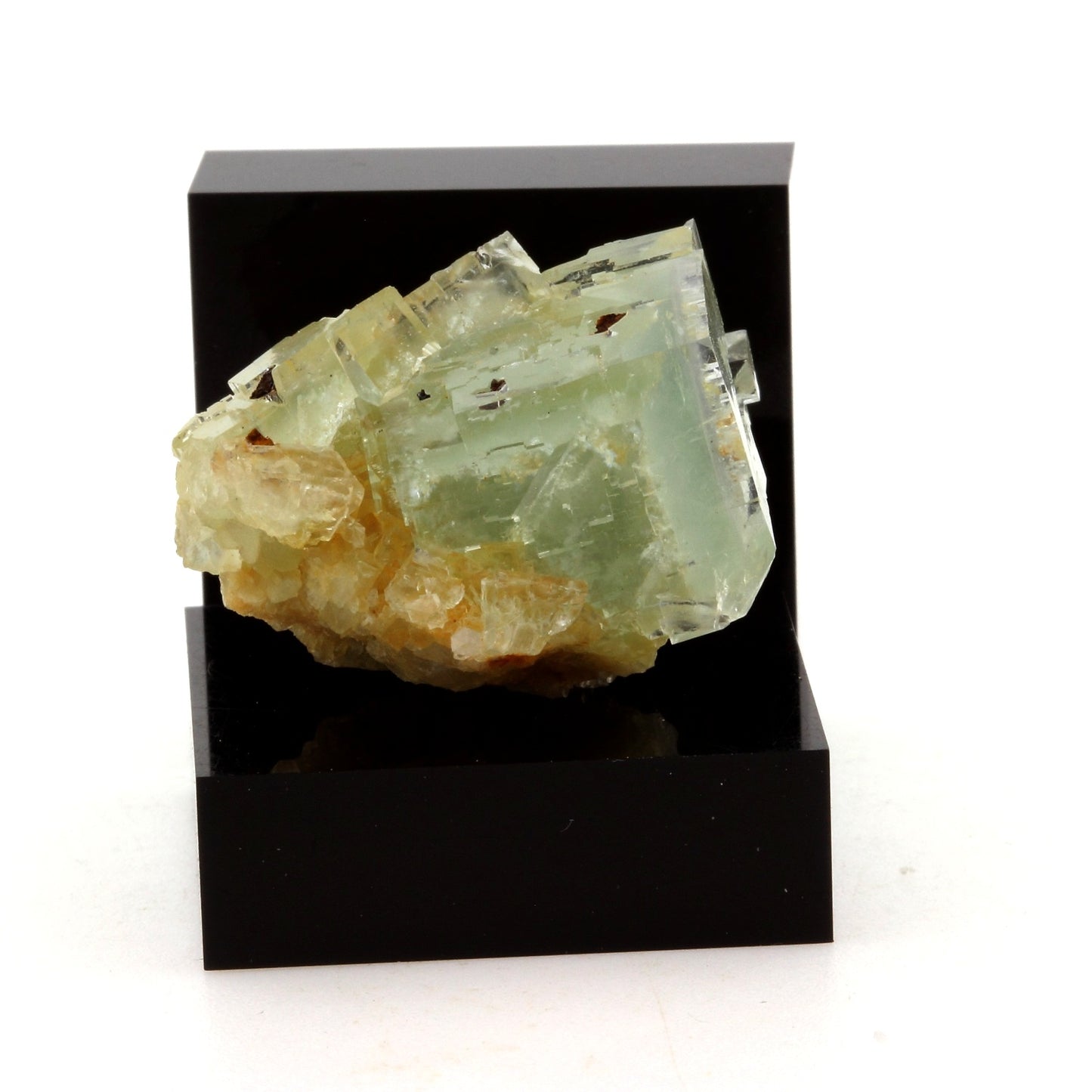 Fluorite. 83.9 carats. Pratclaux, Langeac, Haute-Loire, France