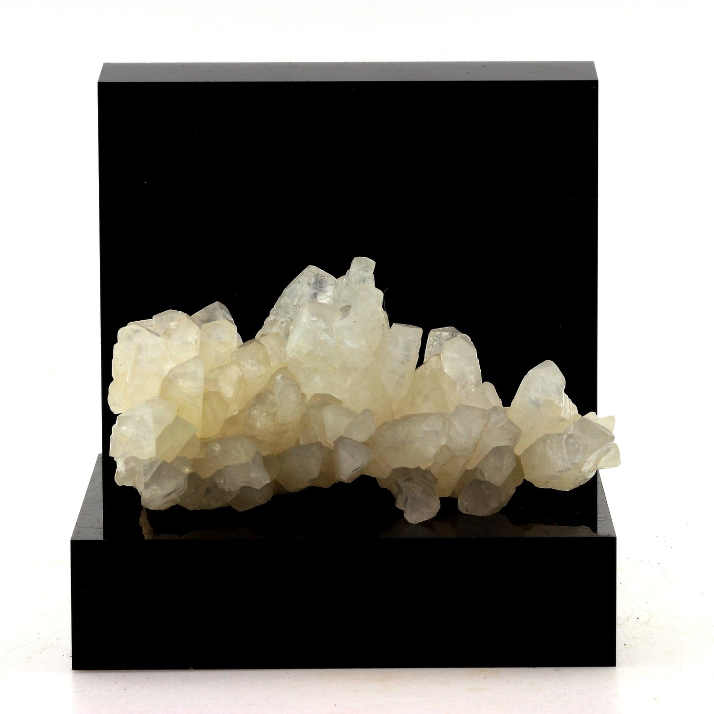 Calcite. 446.6 carats. Montalieu-Vercieu, Isère, France