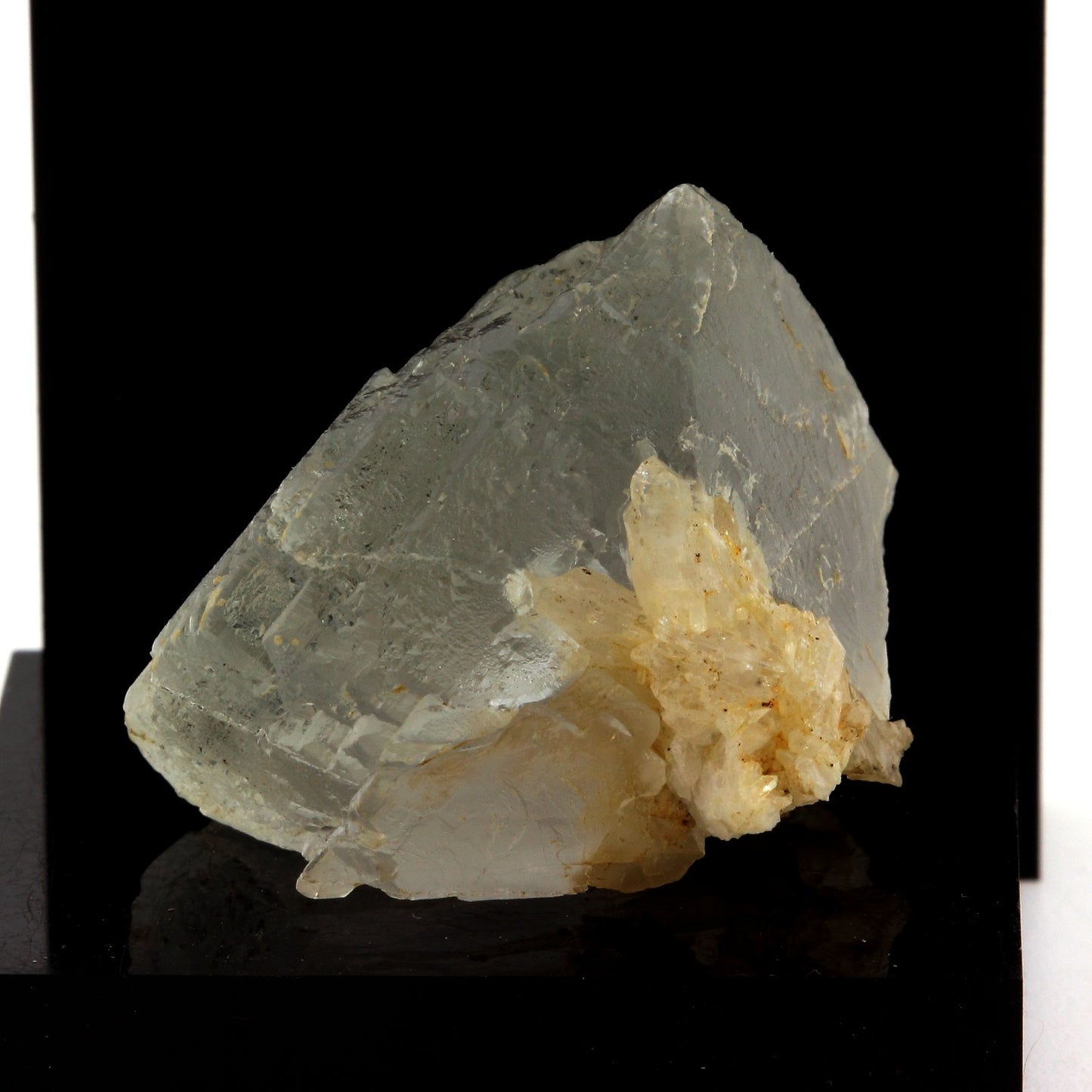 Fluorite. 157.9 carats. Jarrier, Maurienne, Savoie, France