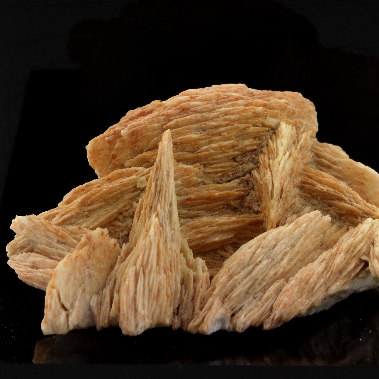 Baryte. 617.3 carats. Massif de l'Arize, Séronais, Ariège, France