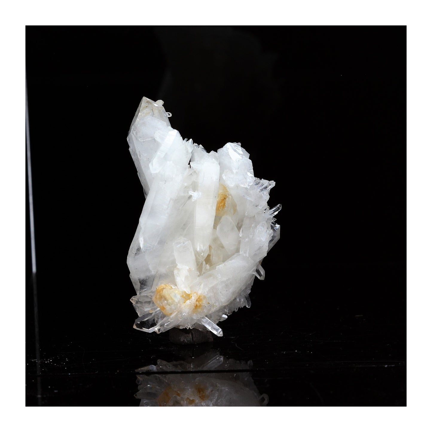 Calcite + Quartz à âme (faden quartz). 65.1 carats. La Mure, Isère, France