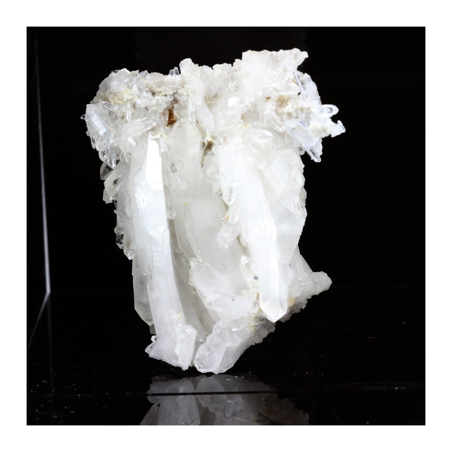 Calcite + Quartz à âme (faden quartz). 218.1 carats. La Mure, Isère, France