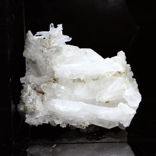 Calcite + Quartz à âme (faden quartz). 218.1 carats. La Mure, Isère, France