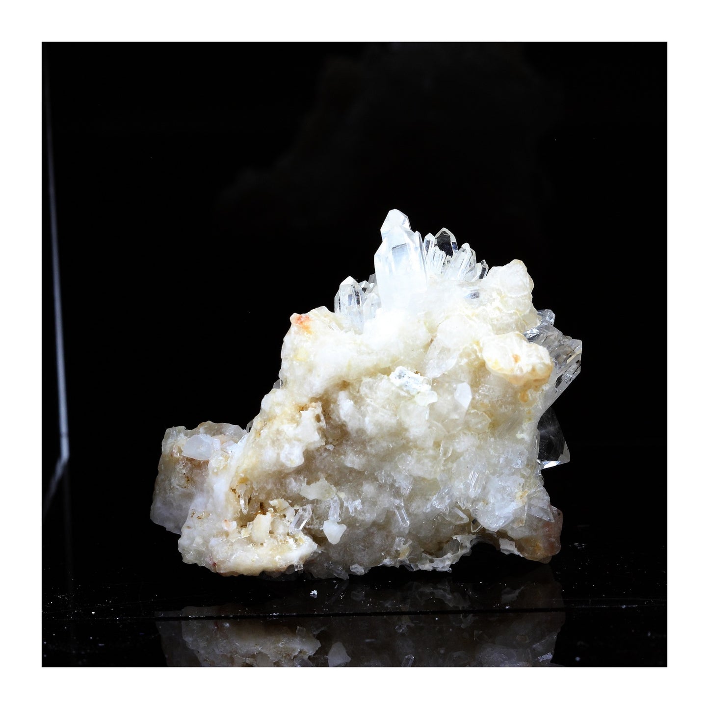 Calcite + Quartz à âme (faden quartz). 174.7 carats. La Mure, Isère, France