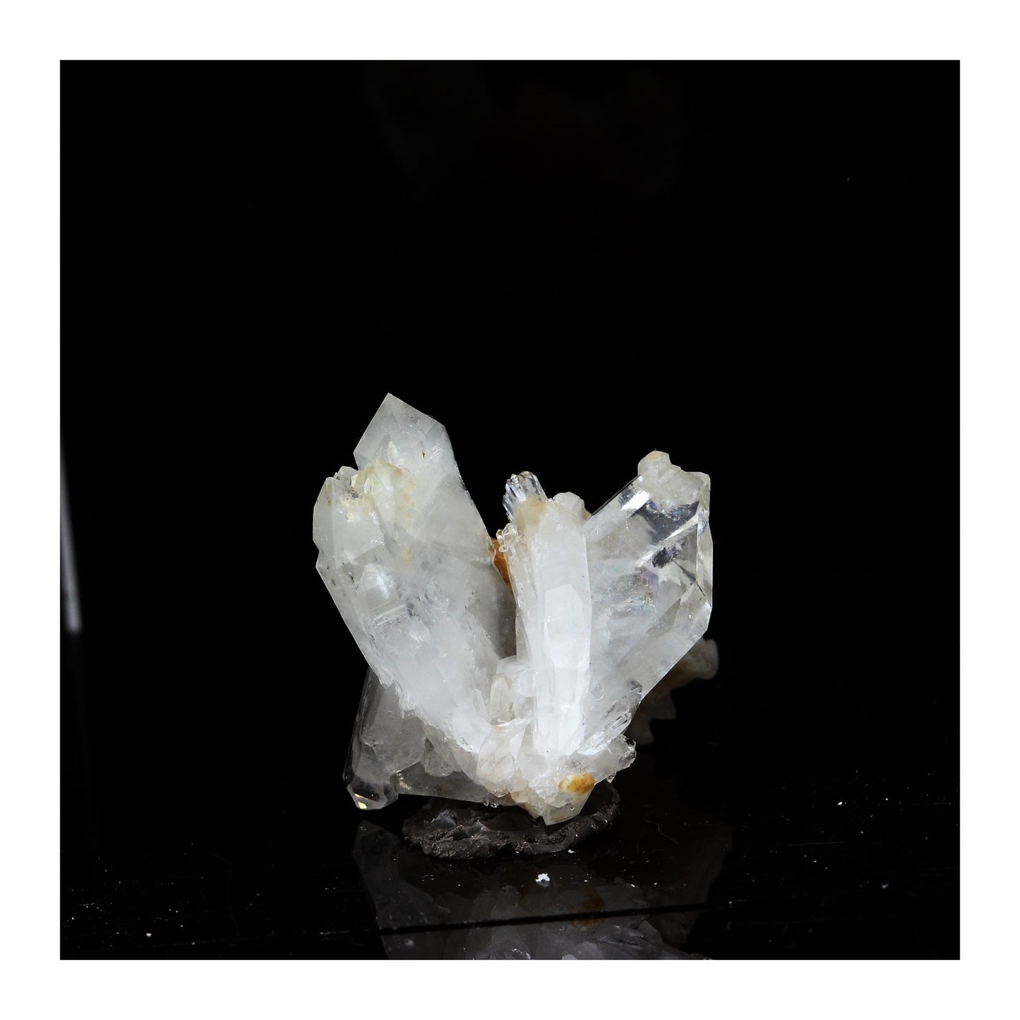 Calcite + Quartz à âme (faden quartz). 46.9 carats. La Mure, Isère, France