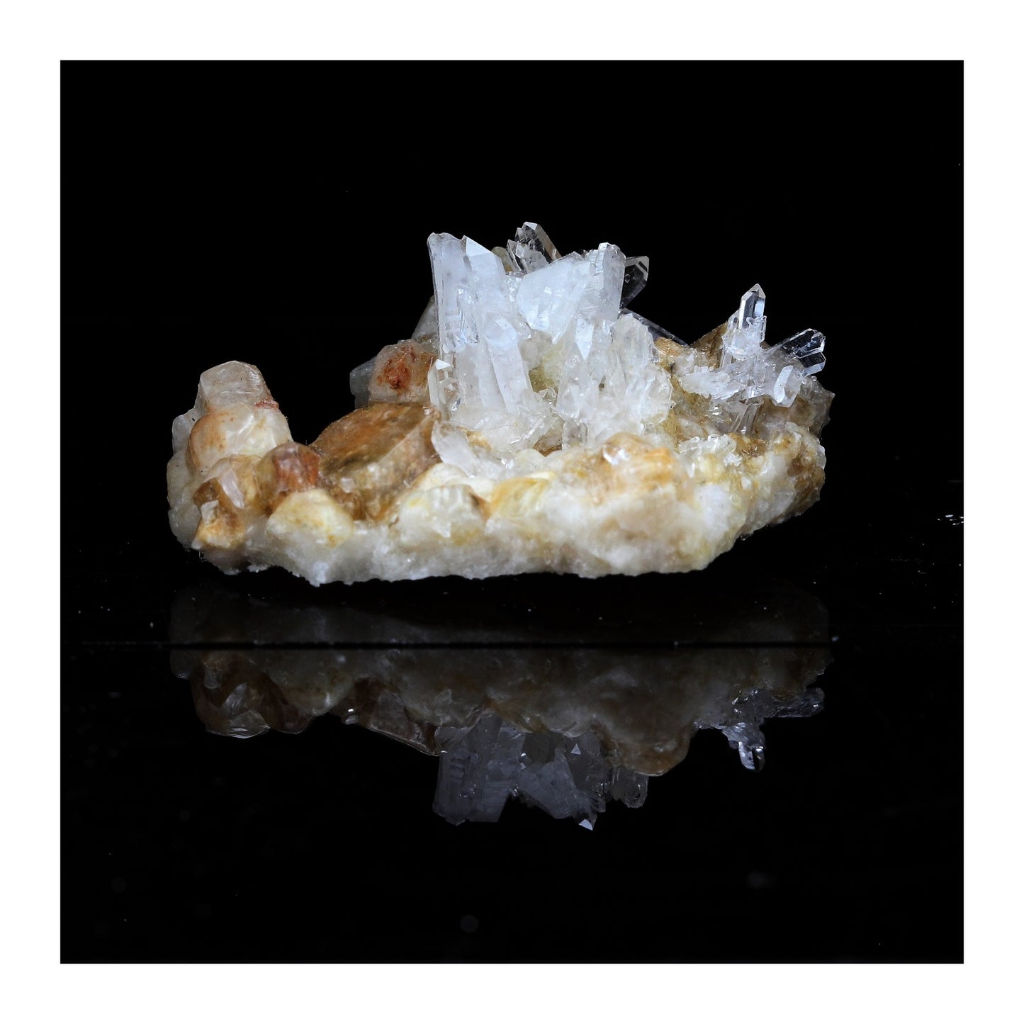 Calcite + Quartz à âme (faden quartz). 74.4 carats. La Mure, Isère, France