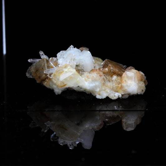 Calcite + Quartz à âme (faden quartz). 74.4 carats. La Mure, Isère, France