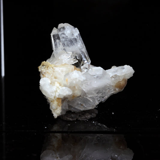 Calcite + Quartz à âme (faden quartz). 66.3 carats. La Mure, Isère, France