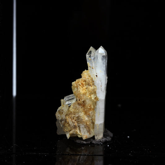Calcite + Quartz à âme (faden quartz). 29.3 carats. La Mure, Isère, France