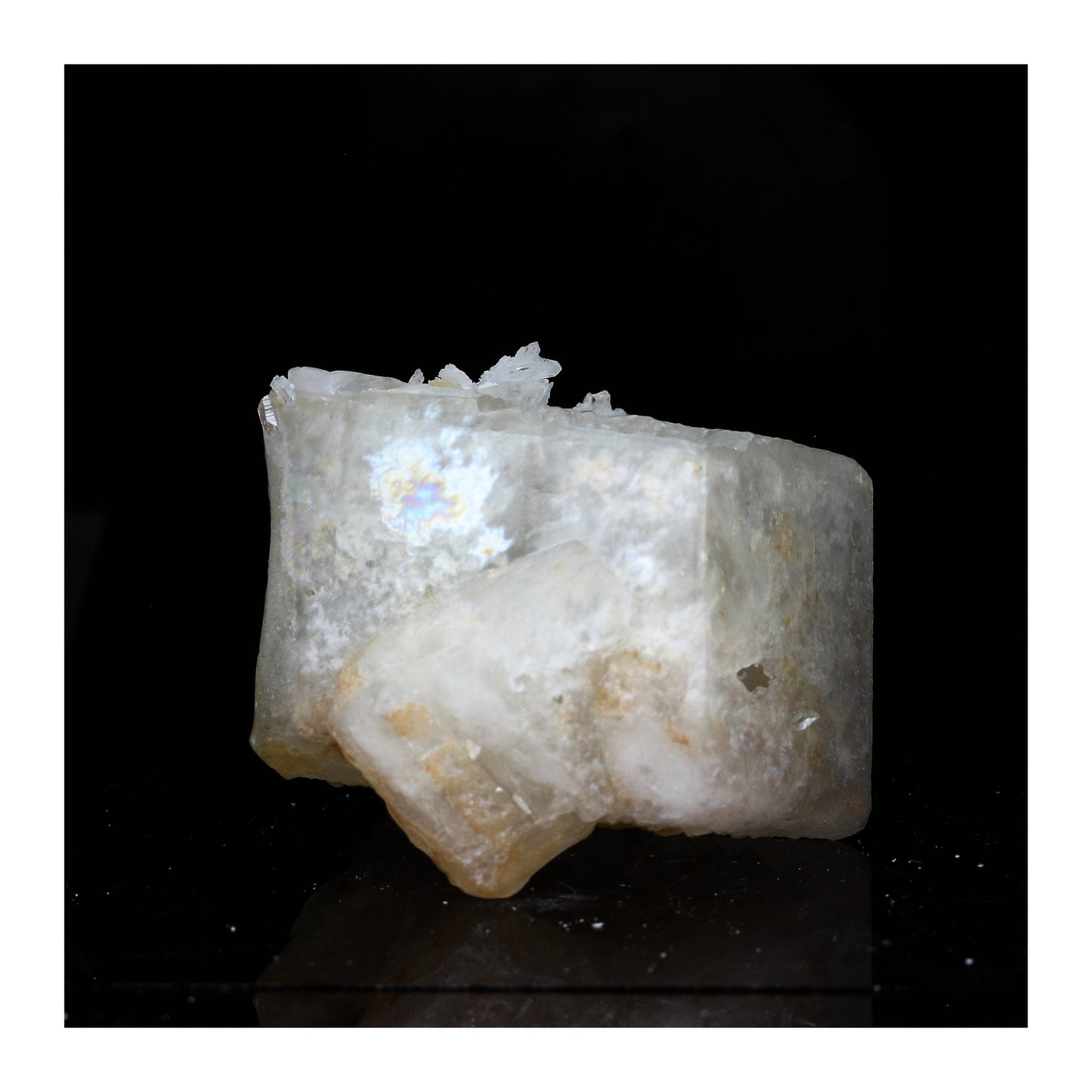 Calcite + Quartz. 169.3 carats. La Mure, Isère, France