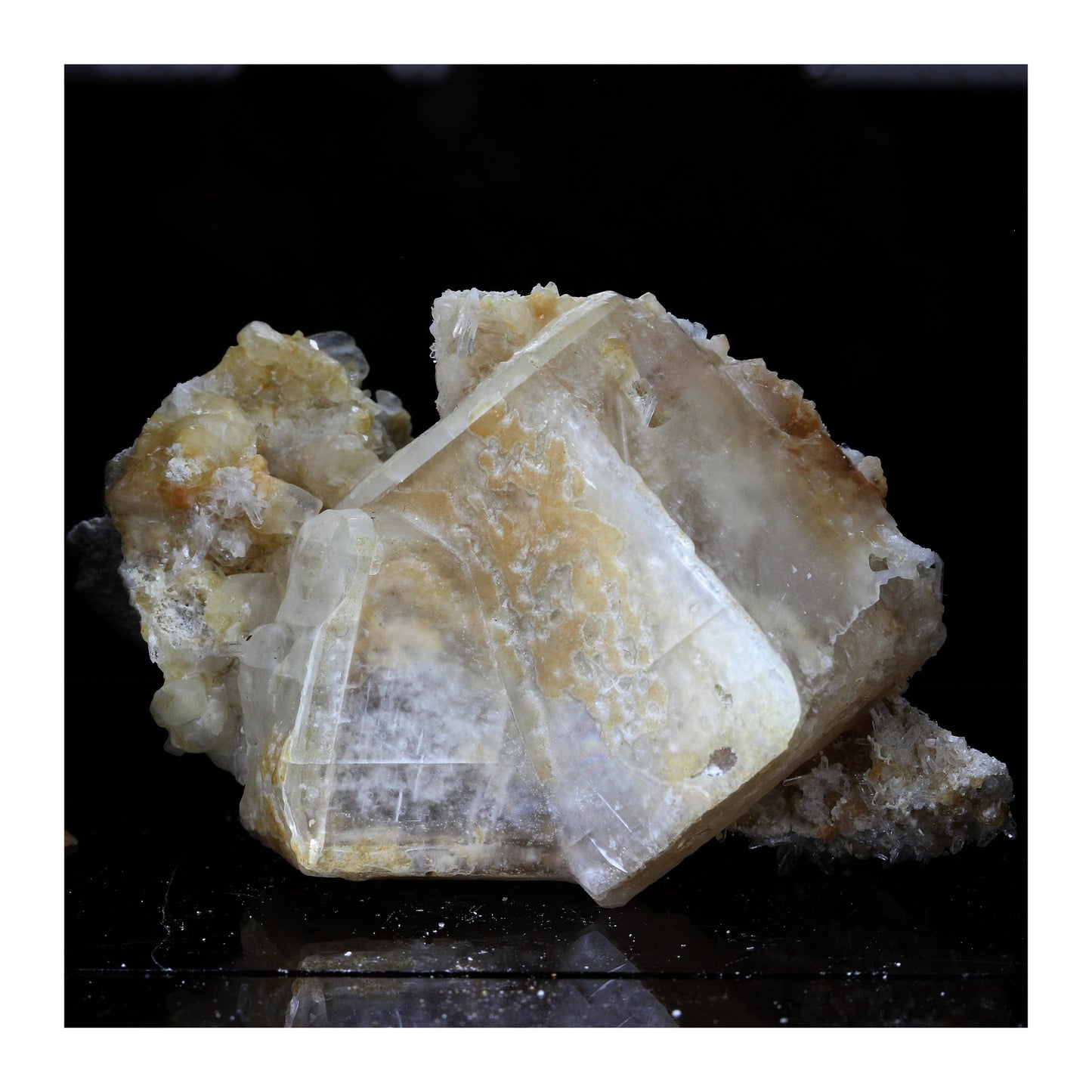 Calcite + Quartz. 322.3 carats. La Mure, Isère, France