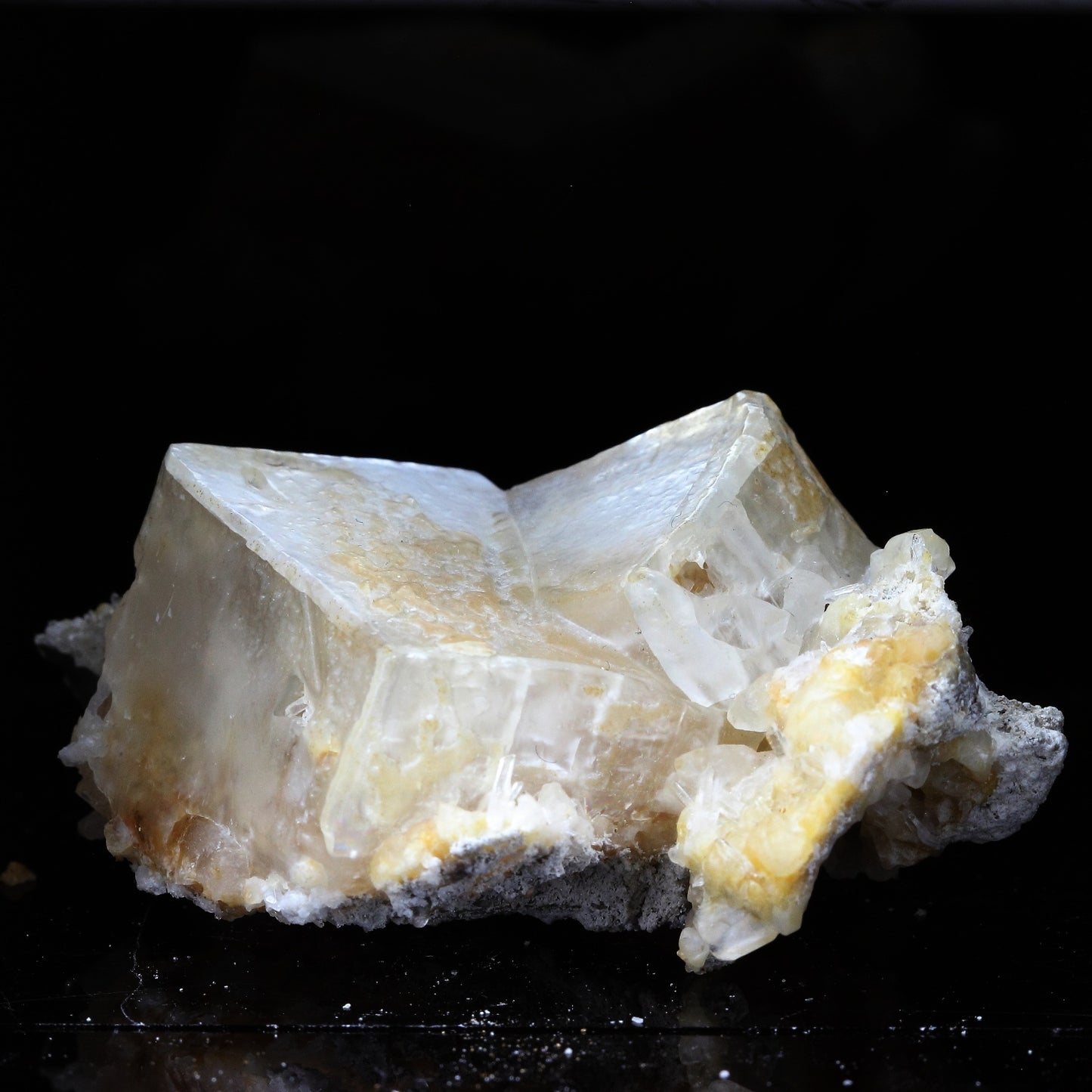Calcite + Quartz. 322.3 carats. La Mure, Isère, France