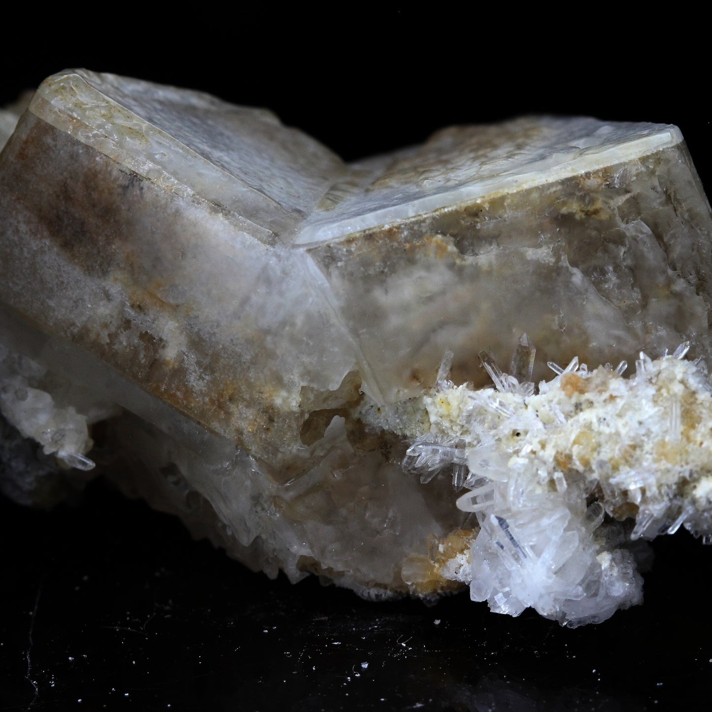 Calcite + Quartz. 322.3 carats. La Mure, Isère, France