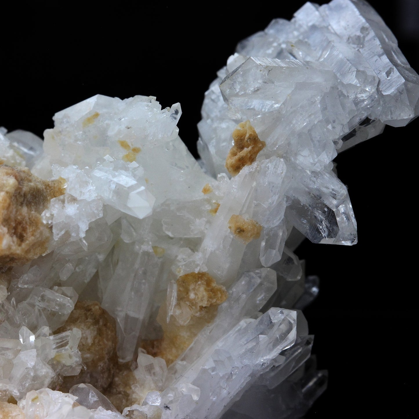 Calcite + Quartz à âme (faden quartz). 496.2 carats. La Mure, Isère, France