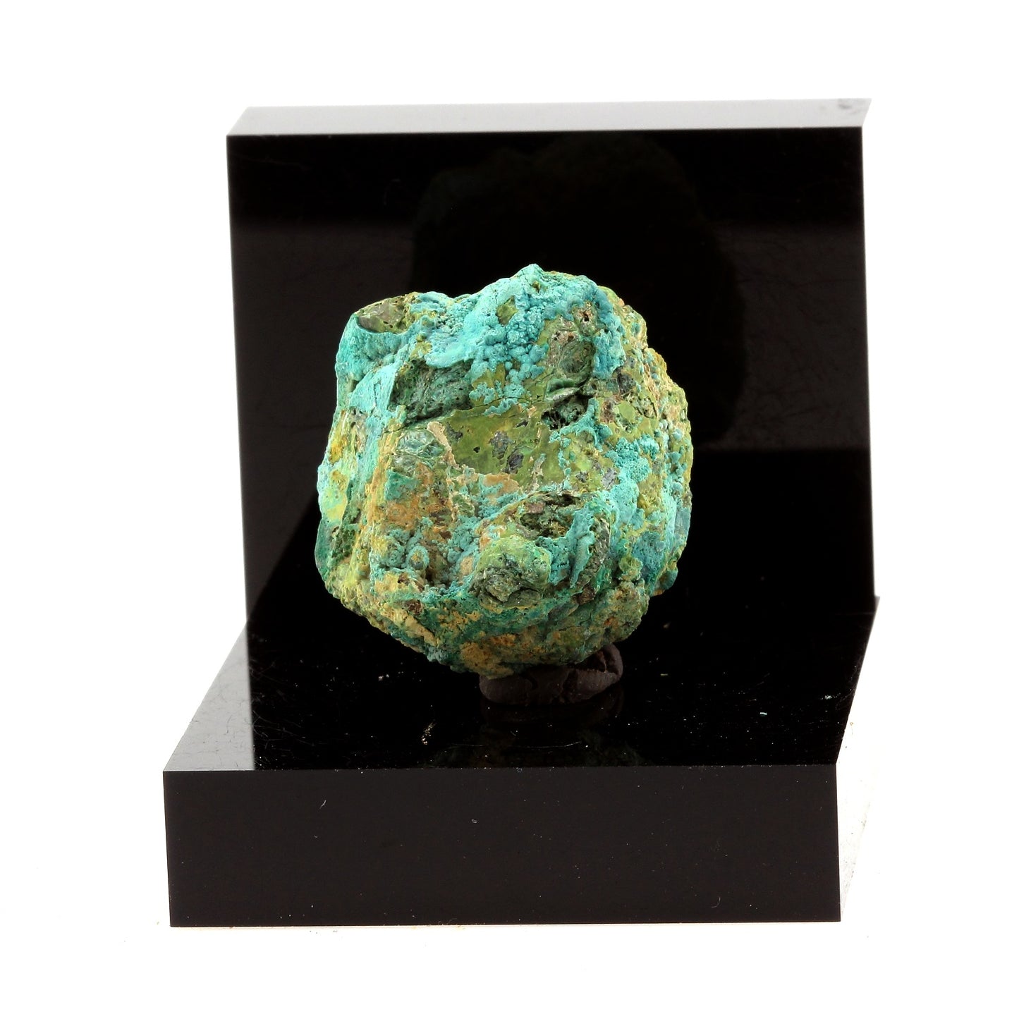 Bournonite. 105.3 carats. La Mure, Isère, France