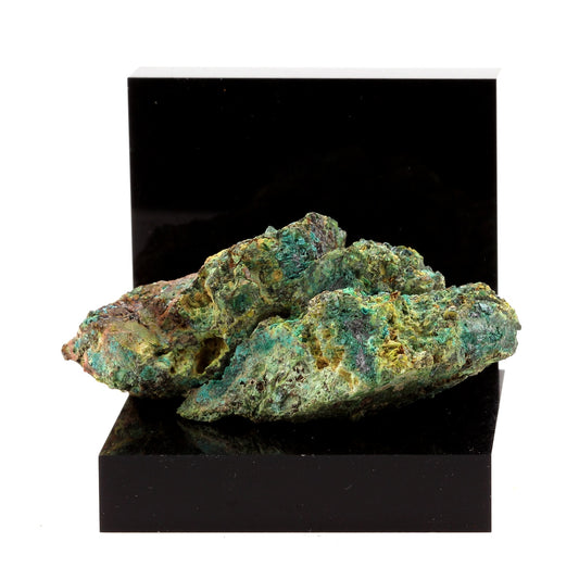 Bournonite. 450.3 carats. La Mure, Isère, France