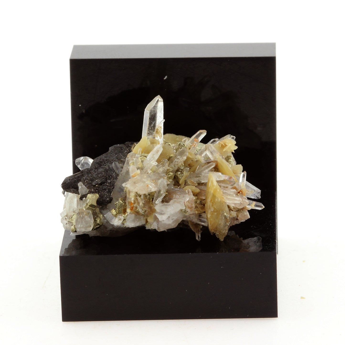 Siderite, Quartz, Pyrite, Bournonite. 38.64 carats. Mésage Mine, Vizille, France