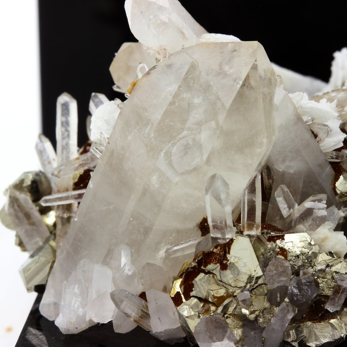 Quartz, Pyrite, Baryte, Siderite. 276.8 carats. Mésage Mine, Vizille, France