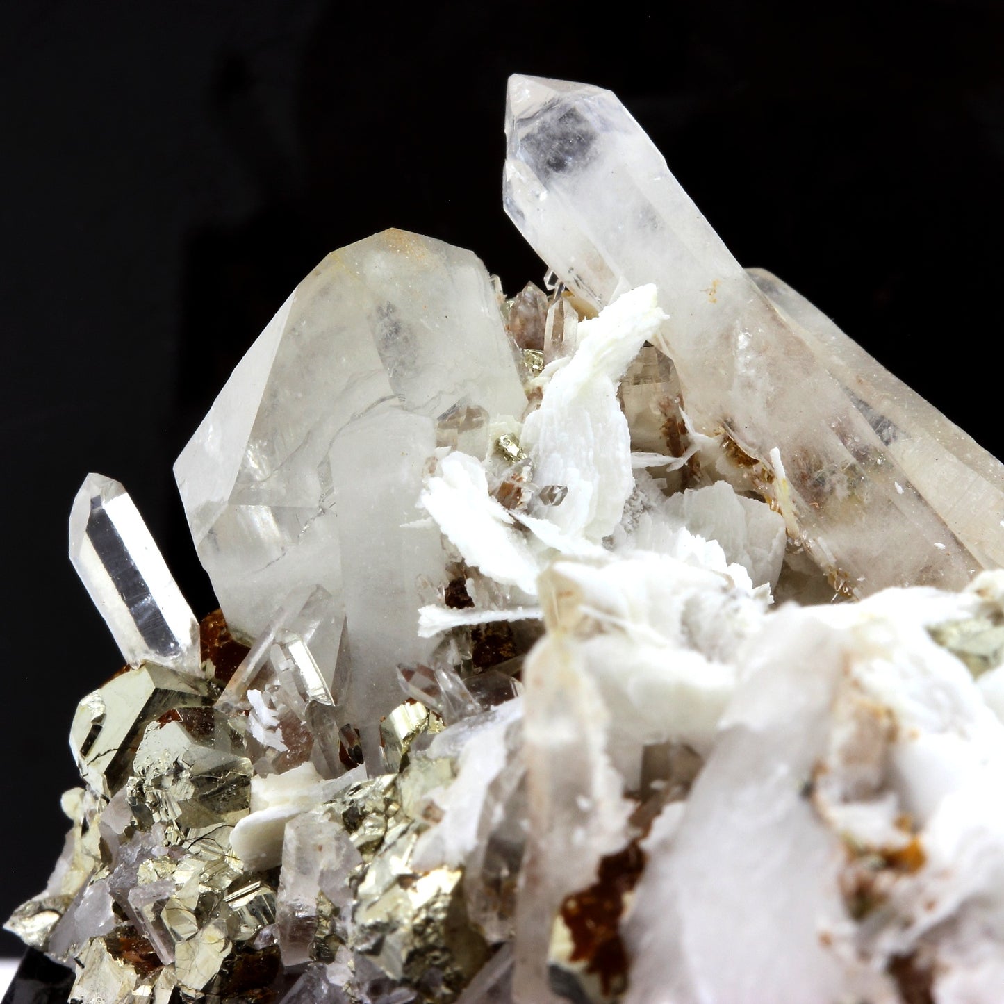 Quartz, Pyrite, Baryte, Siderite. 276.8 carats. Mésage Mine, Vizille, France