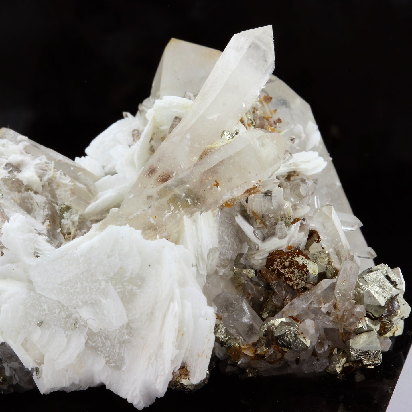 Quartz, Pyrite, Baryte, Siderite. 276.8 carats. Mésage Mine, Vizille, France