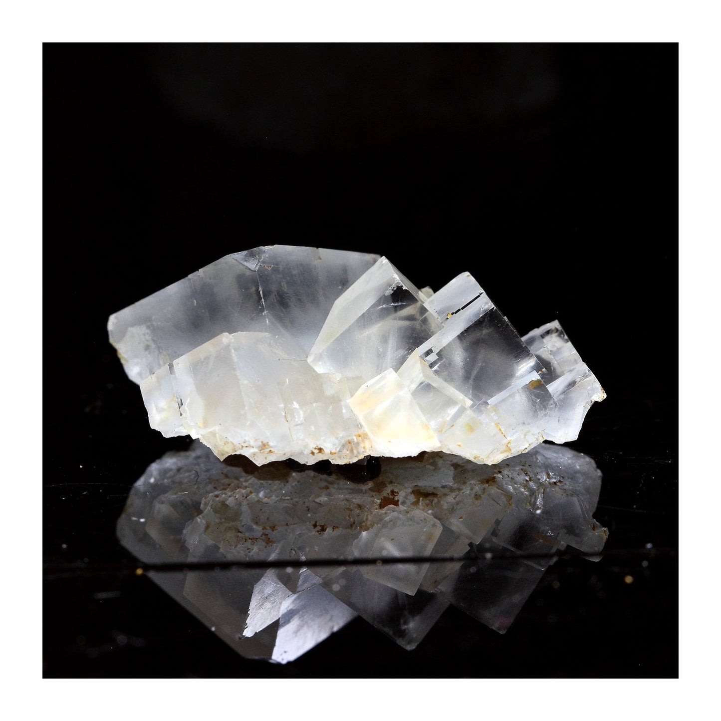 Fluorite. 87.16 carats. Pratclaux, Langeac, Haute-Loire, France