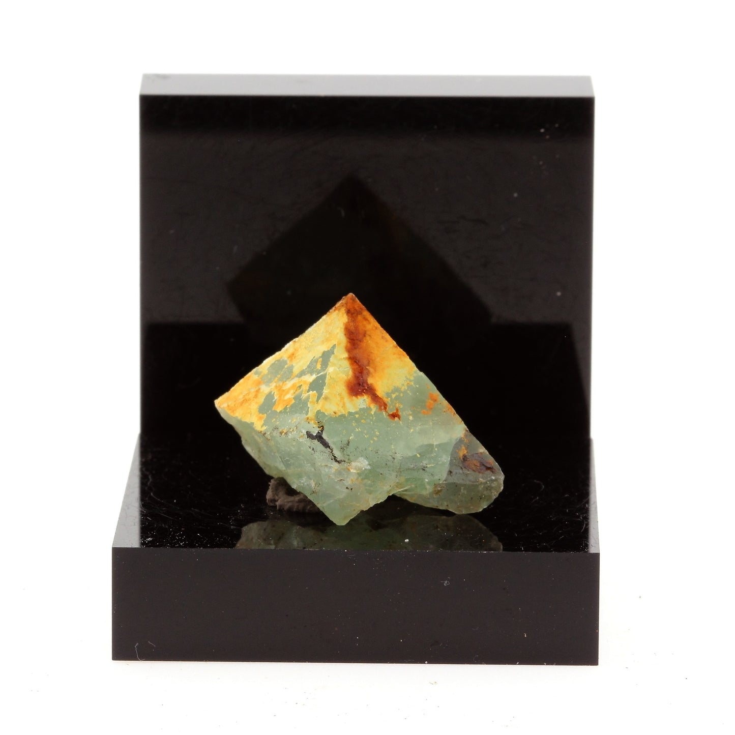 Fluorite. 40.72 carats. Pratclaux, Langeac, Haute-Loire, France