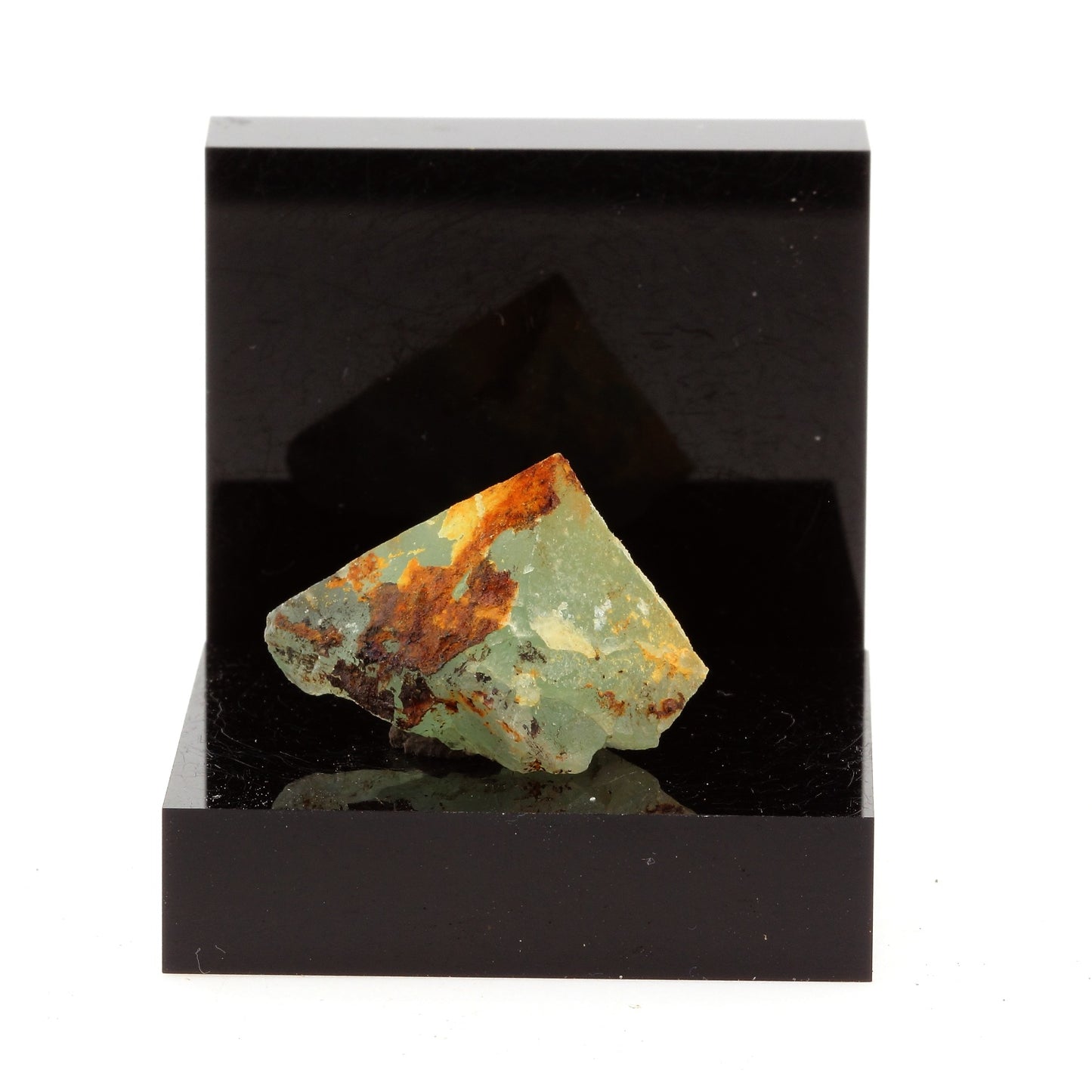 Fluorite. 40.72 carats. Pratclaux, Langeac, Haute-Loire, France