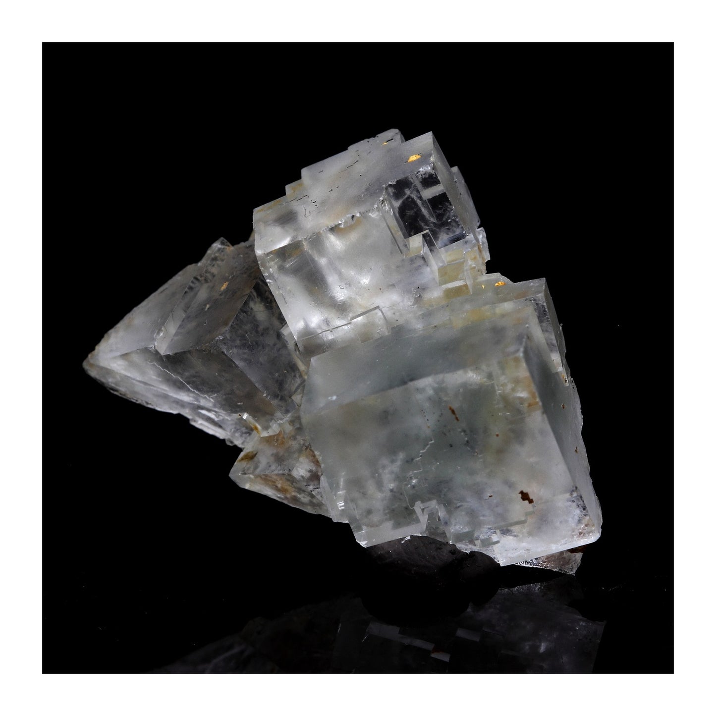 Fluorite. 39.8 carats. Langeac, Haute-Loire, France