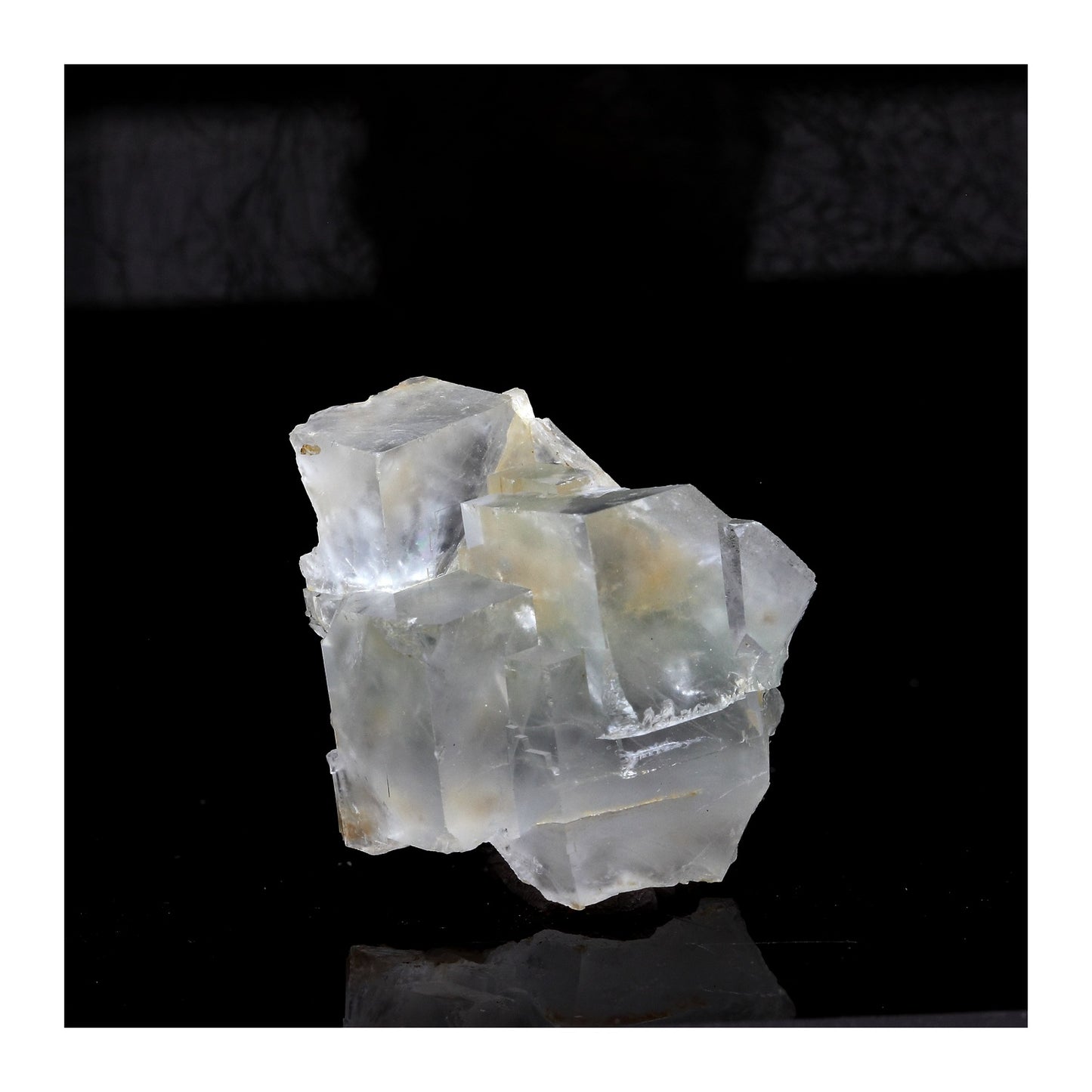 Fluorite. 98.6 carats. Langeac, Haute-Loire, France