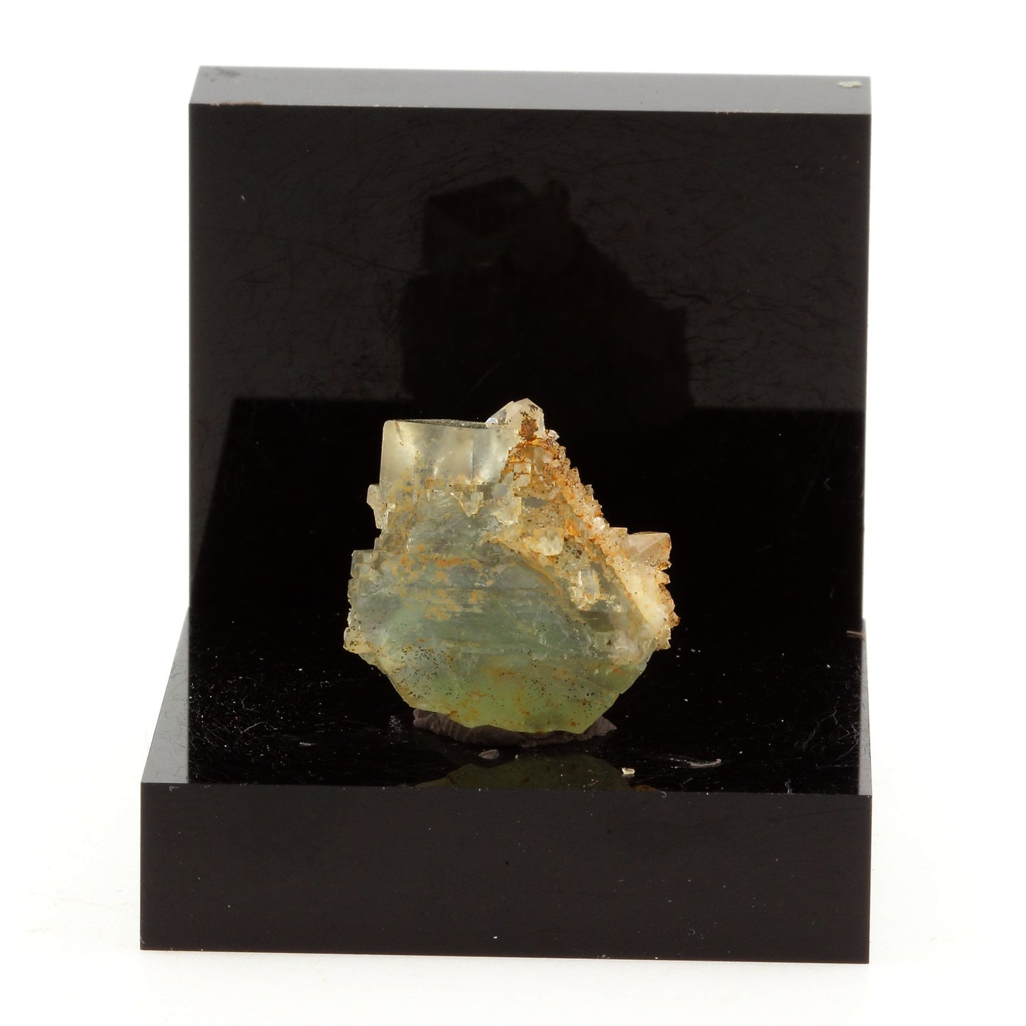 Fluorite + Quartz. 29.7 carats. Langeac, Haute-Loire, France