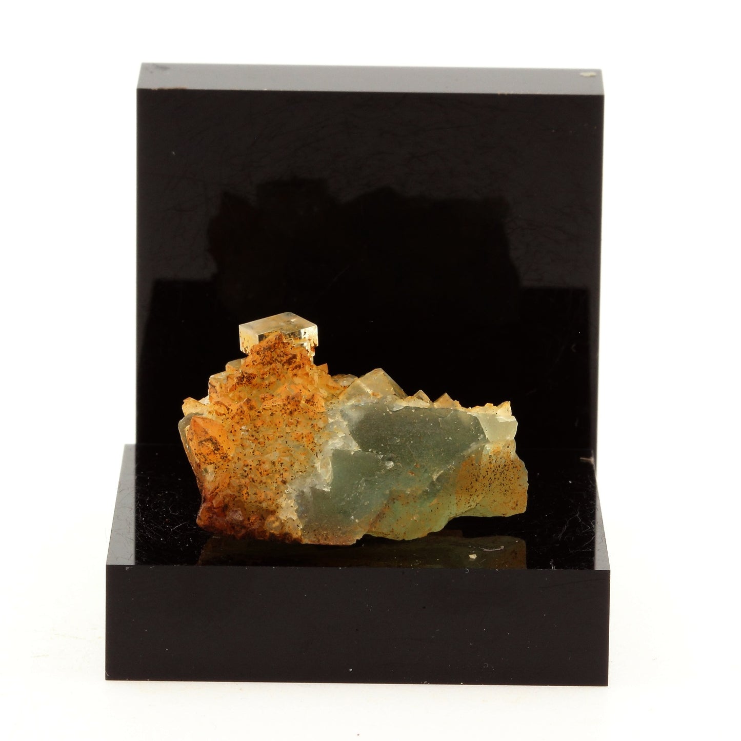 Fluorite + Quartz. 58.1 carats. Langeac, Haute-Loire, France