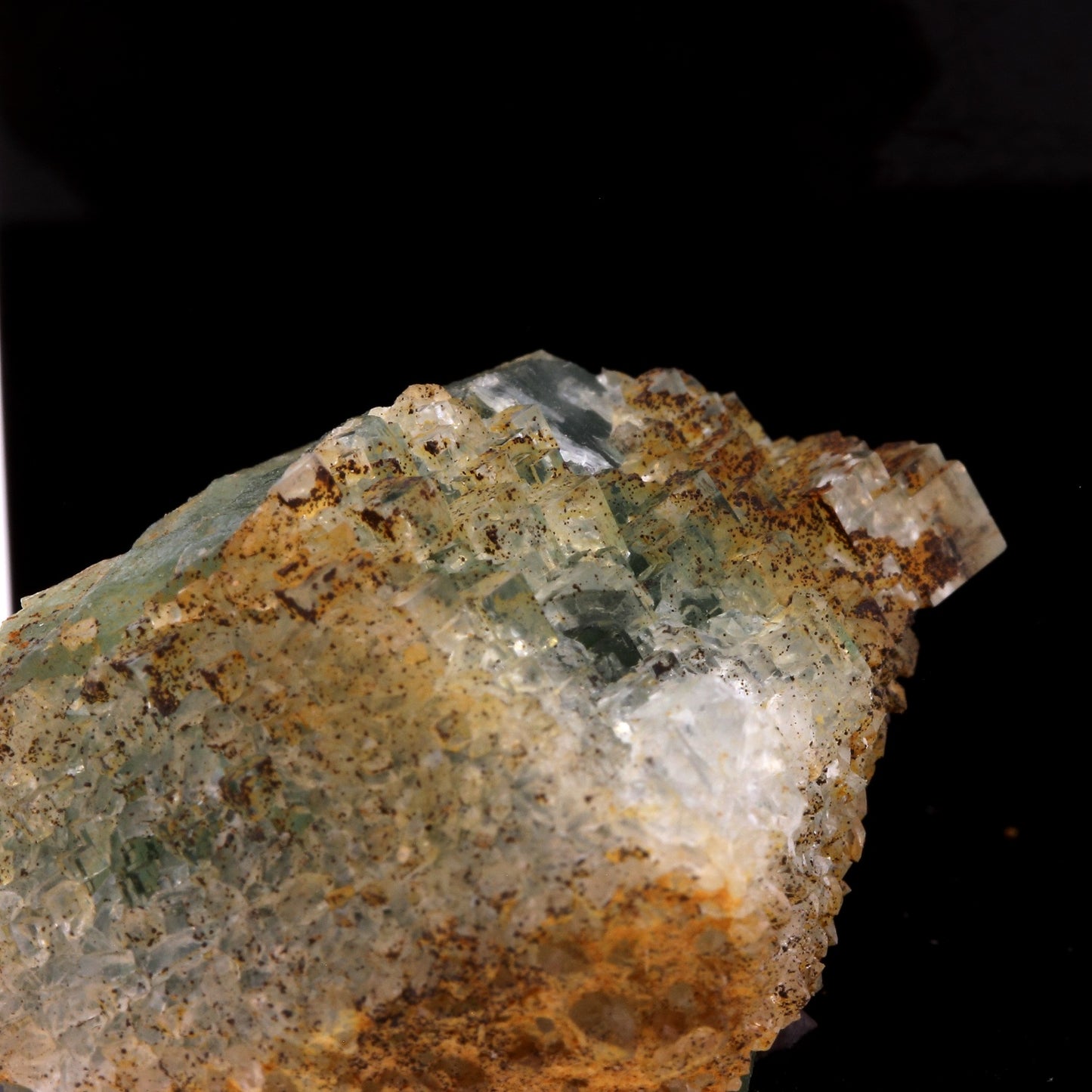 Fluorite + Quartz. 127.3 carats. Langeac, Haute-Loire, France