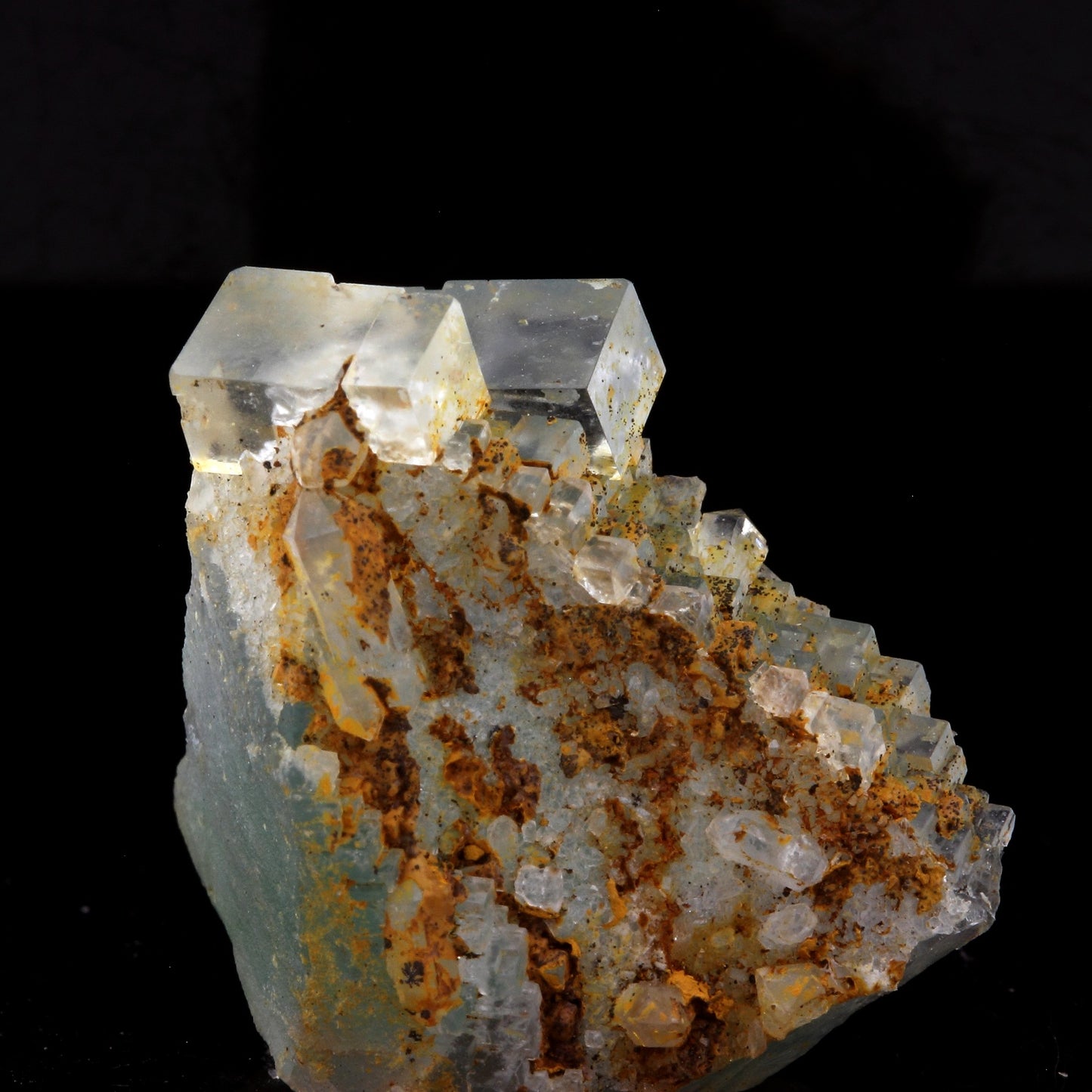 Fluorite + Quartz. 48.4 carats. Langeac, Haute-Loire, France