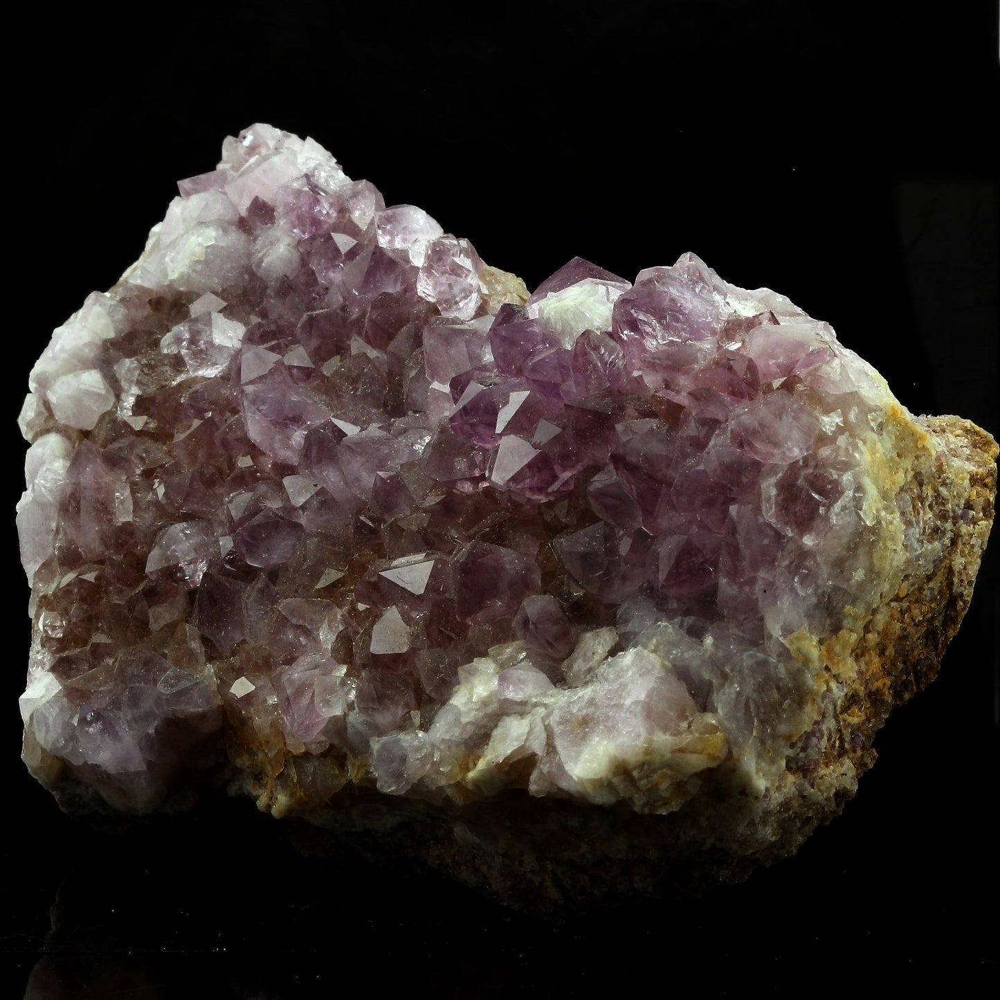 Améthyste. 1466.0 carats. Les Isserts, Saint-Jacques-d'Ambur, Puy-de-Dôme, France